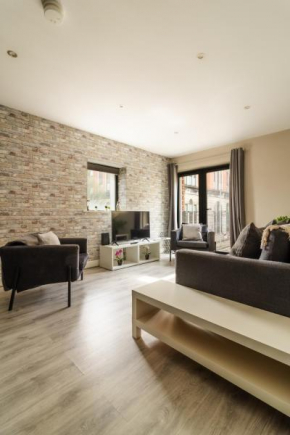 Belfast Quarters: Modern City Centre Hub 3 Bed